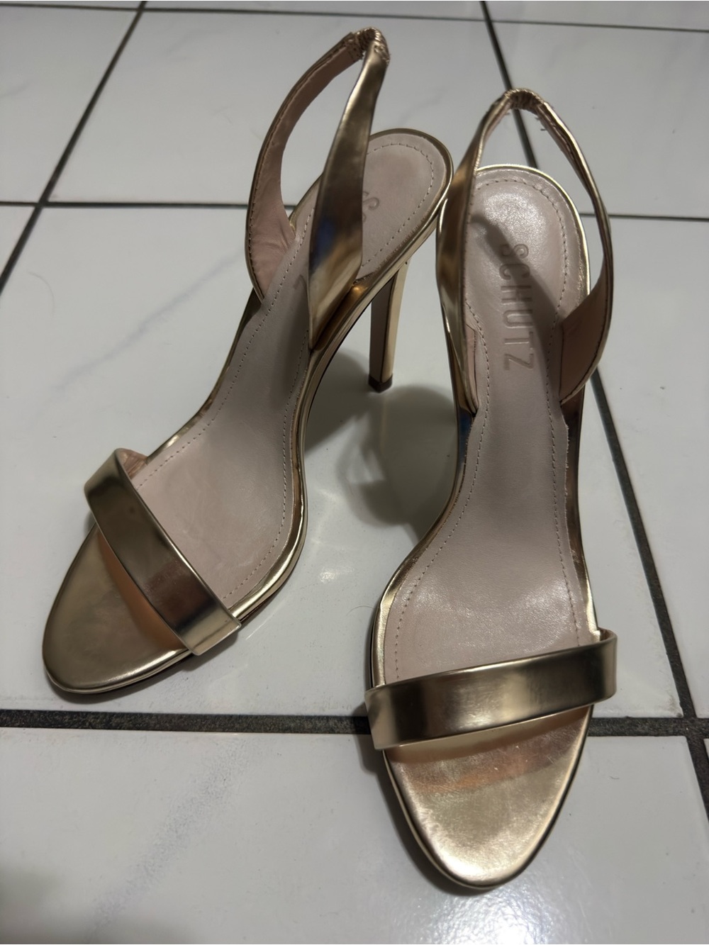 SCHUTZ  Luriane Sandal Gold size 7.5 .. Very Good Condition